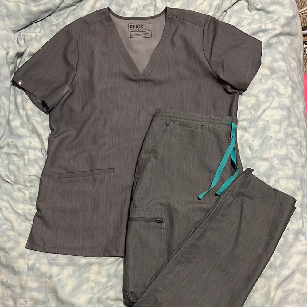 *Like new* Figs Scrub Set - Large